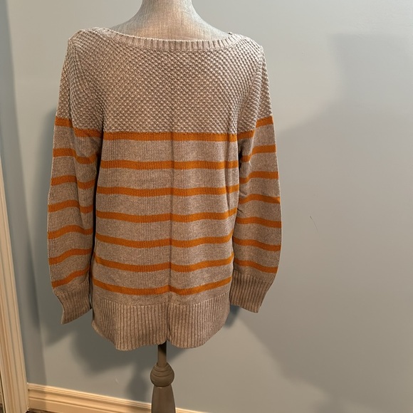 Size Lrg, women’s Kenar sweater. - Picture 3 of 3